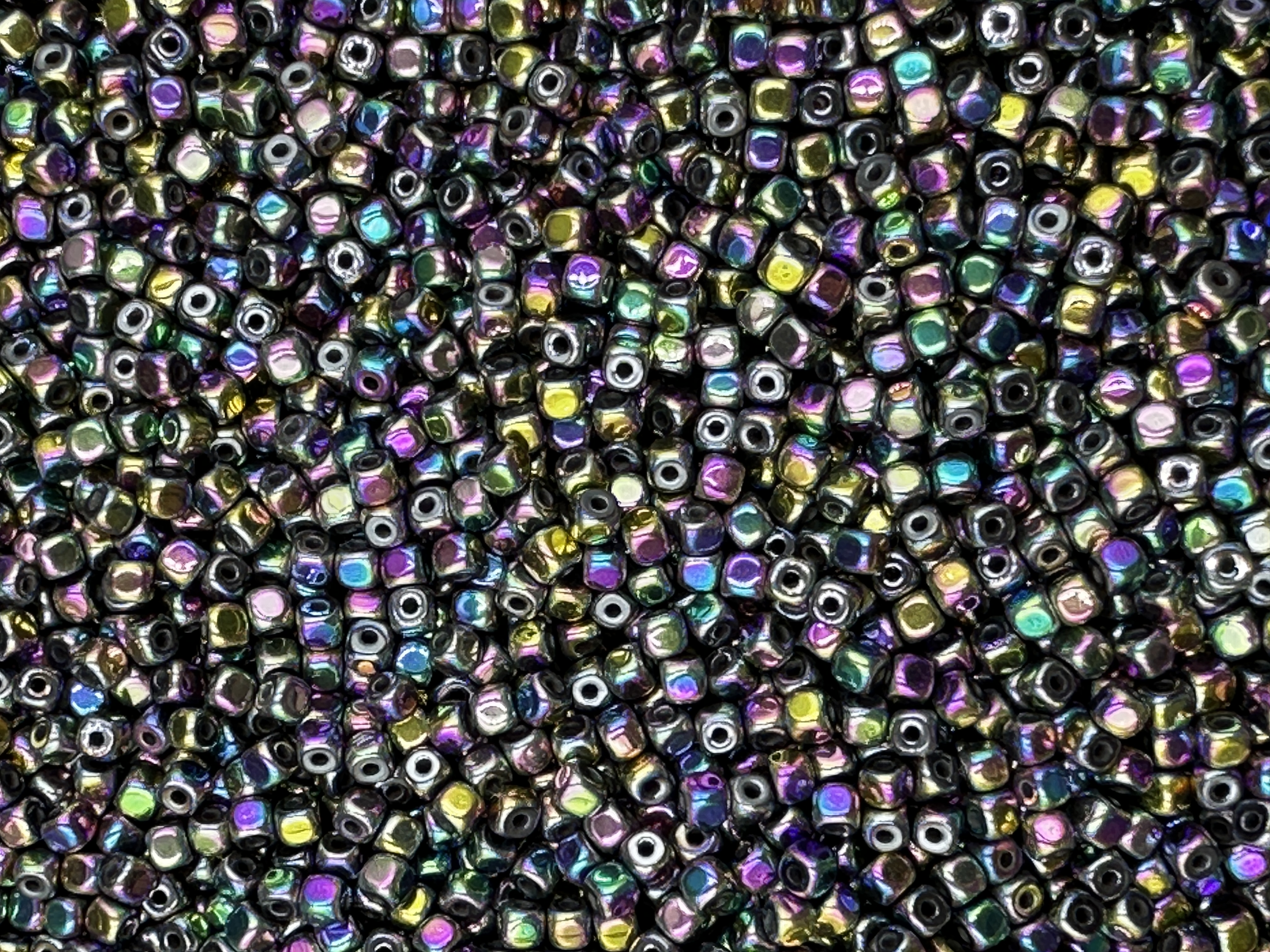 38.Rainbow Hematite Cube Shape(2.5mm)