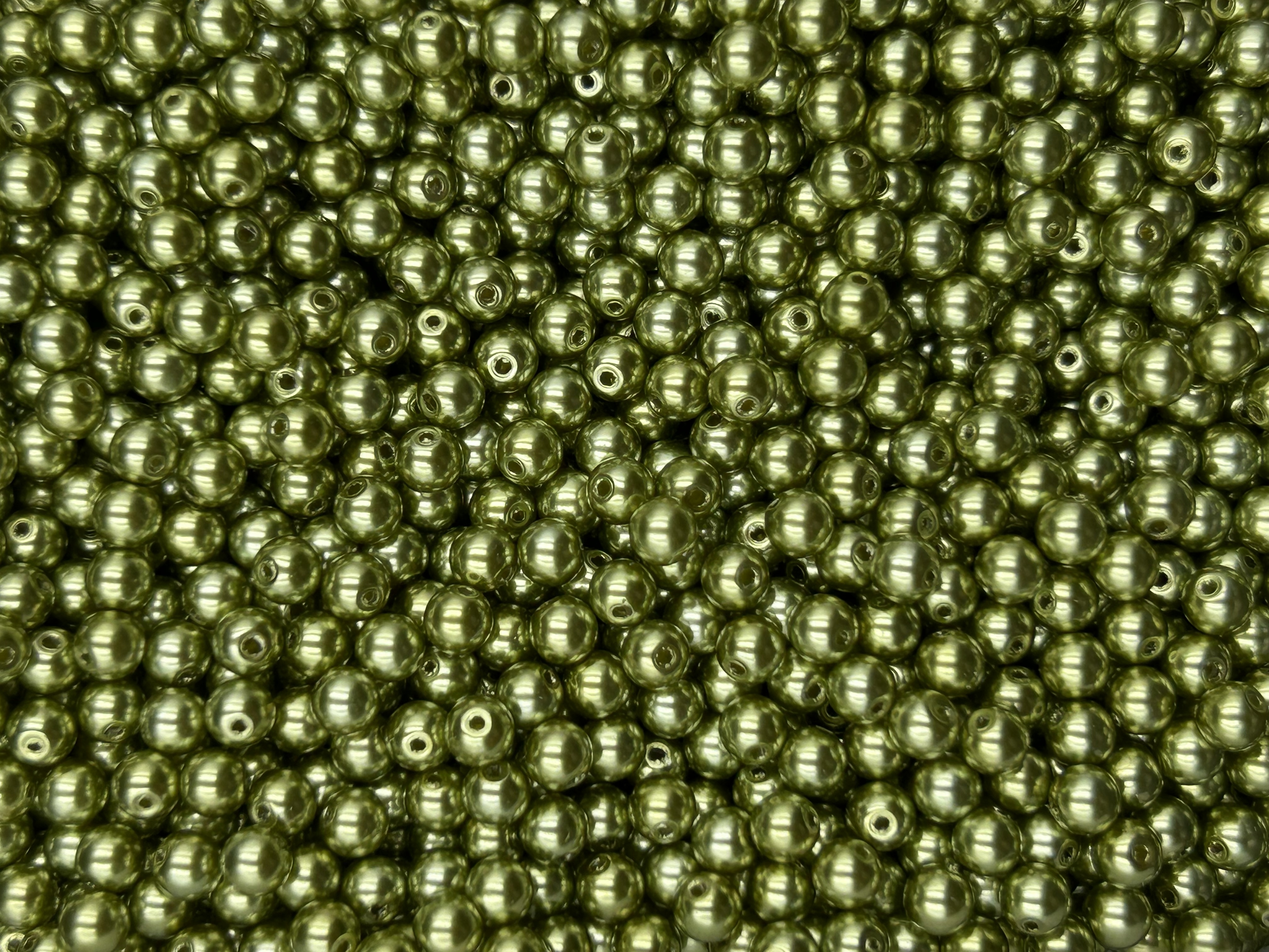 32.Military Green Shell Bean(4mm)