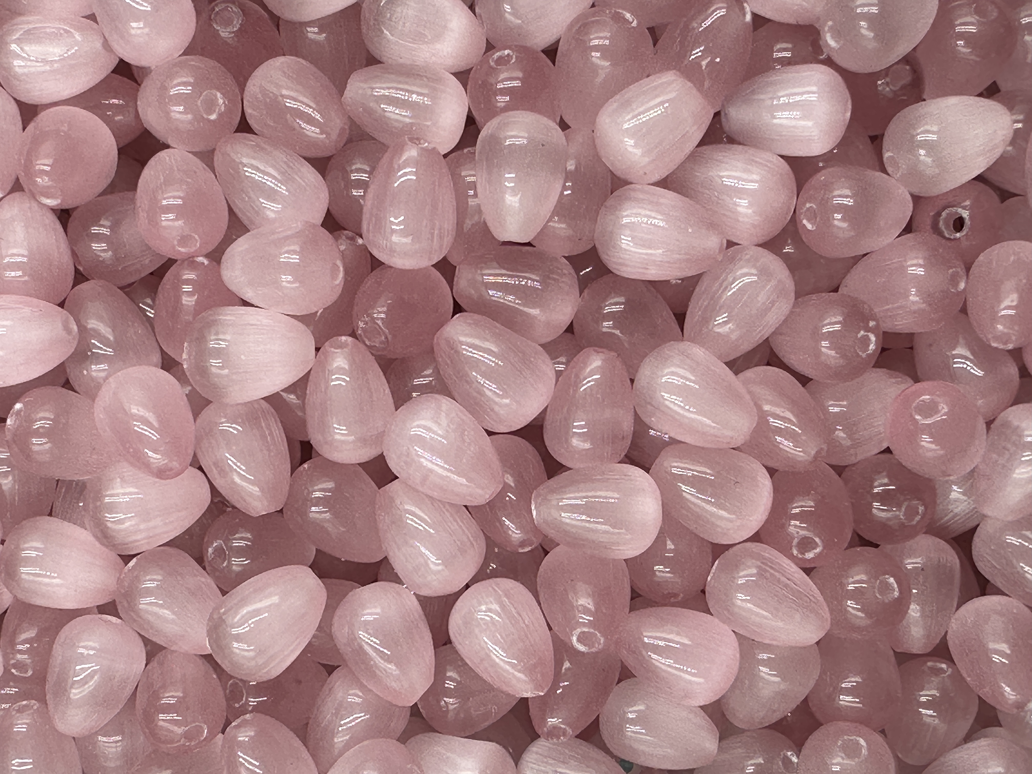 33.Pink Cat’s Eyes Rice Shape