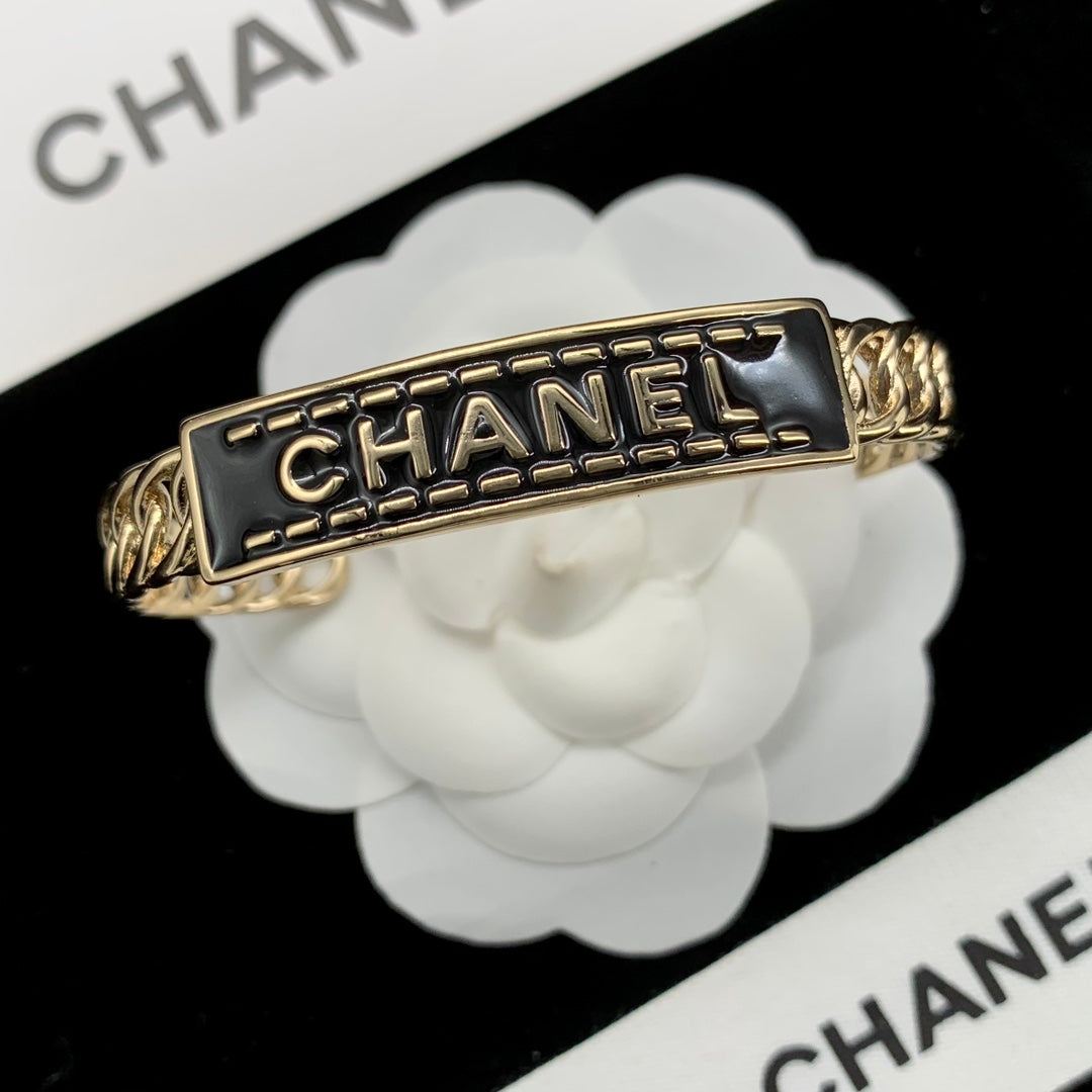 Classic hollow open bracelet