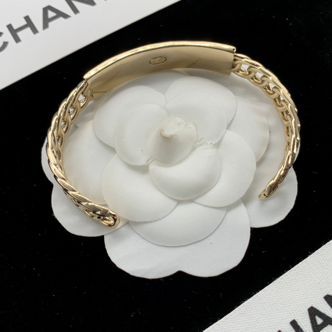 Classic hollow open bracelet