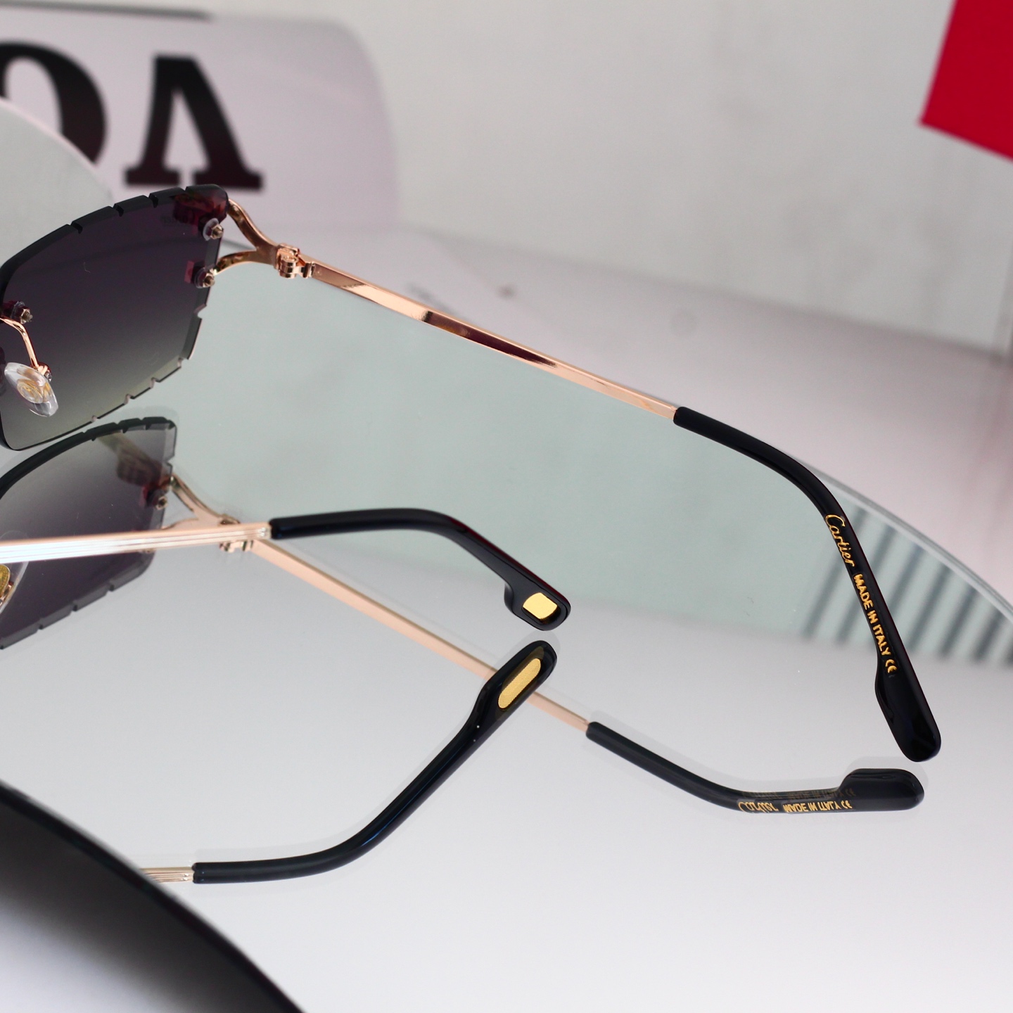 4 Colors Fashion Sunglasses 8049
