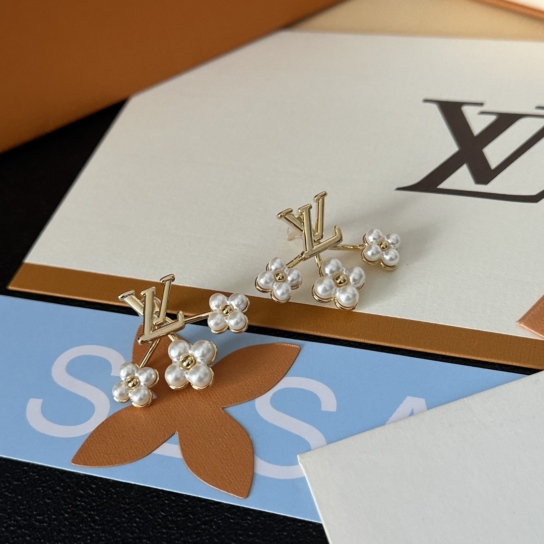 Classic Three Flower Pendant Earrings