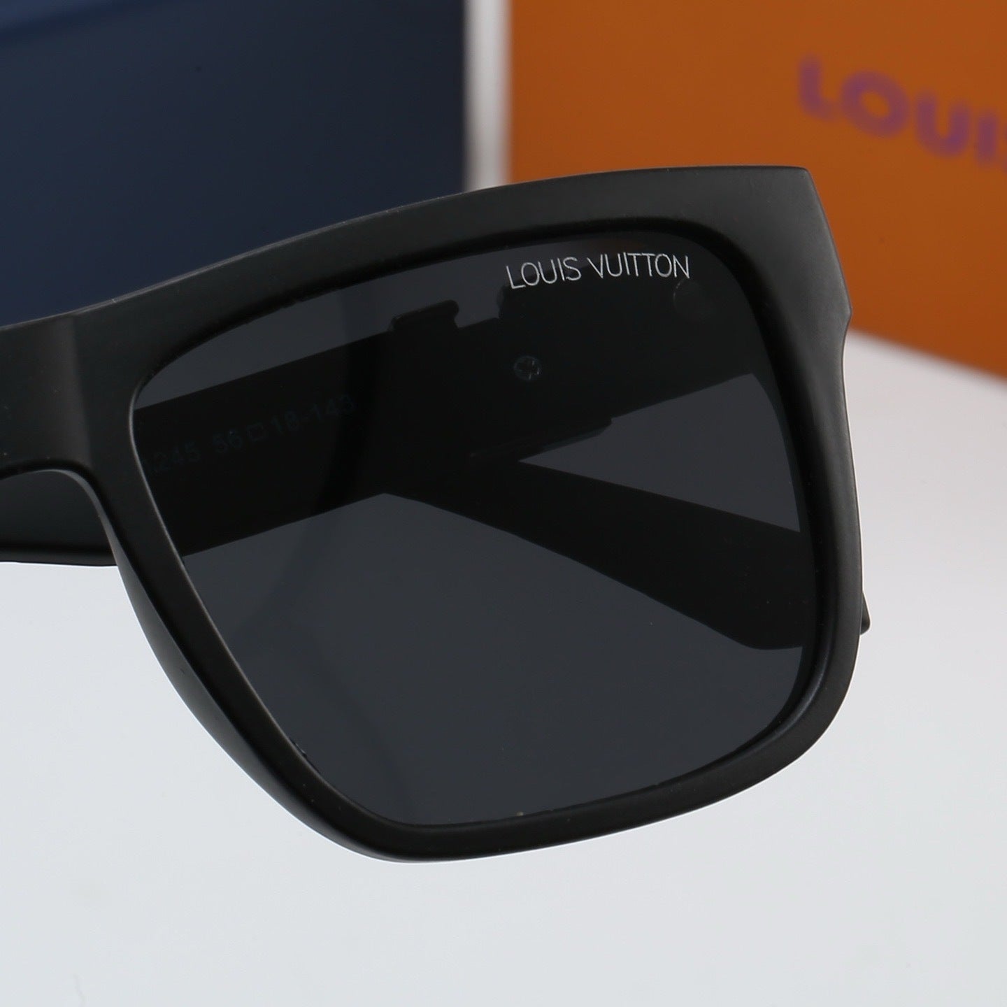 4 Colors Fashion Sunglasses—4071