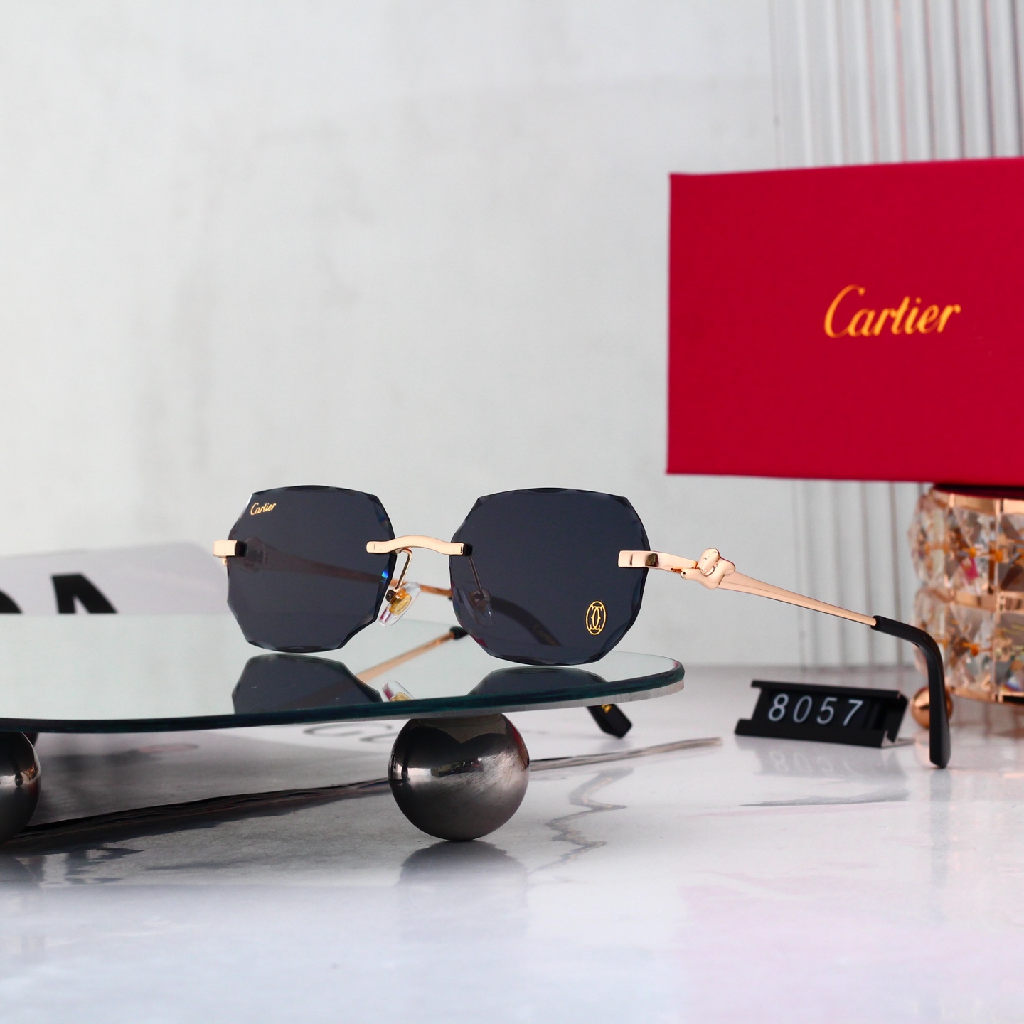 4 Colors Fashion Sunglasses 8057