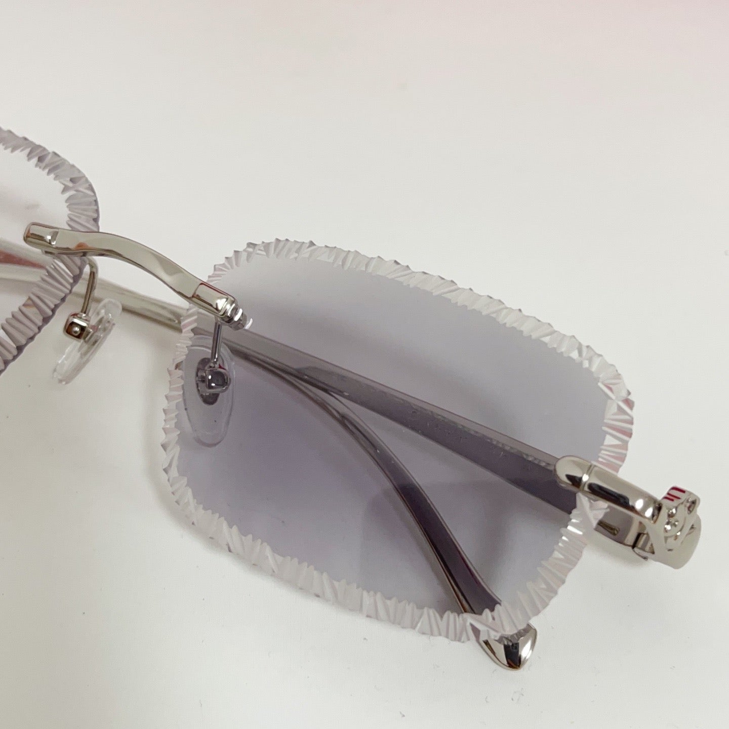 diamond cut lenses will change color under ultraviolet light sunglasses