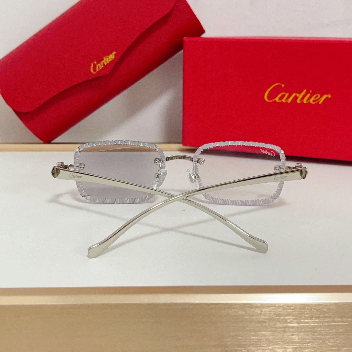 diamond cut lenses will change color under ultraviolet light sunglasses