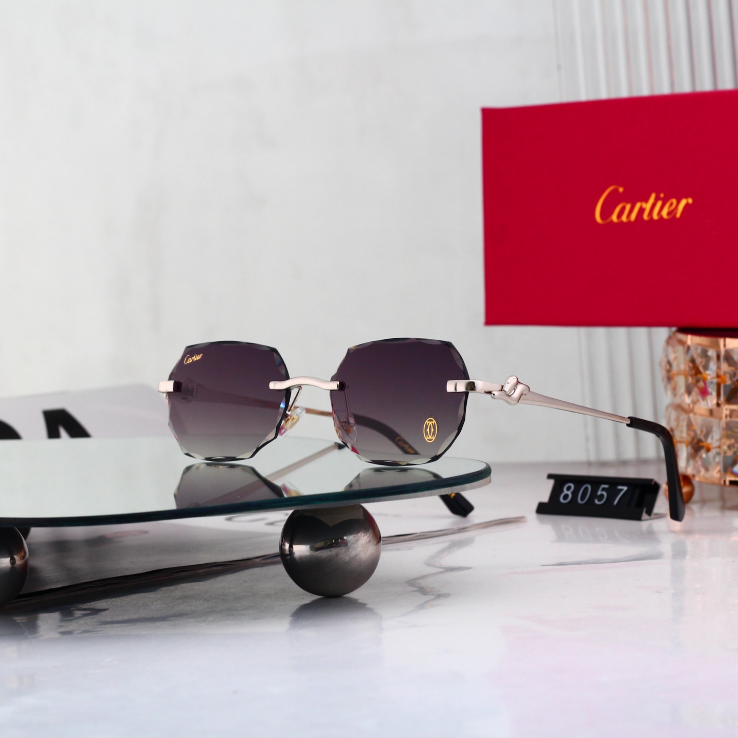 4 Colors Fashion Sunglasses 8057
