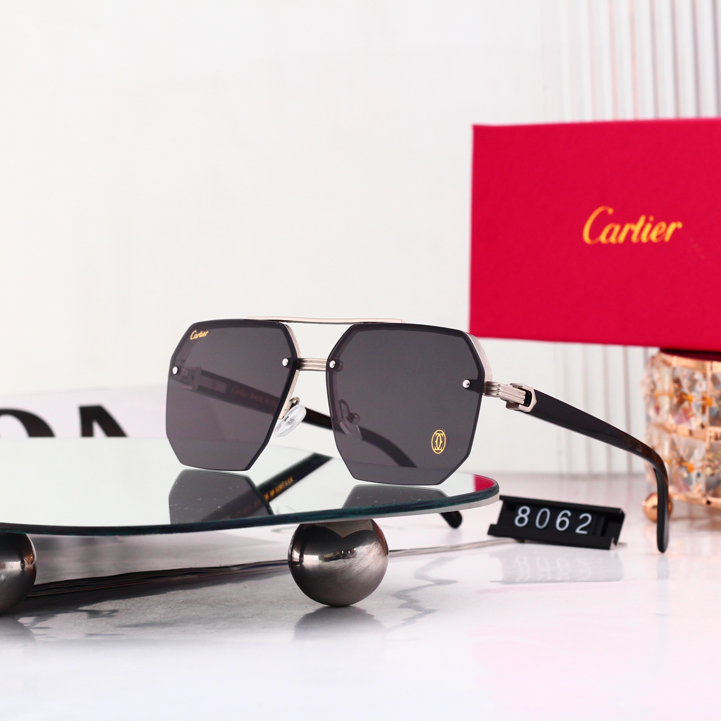 4 Colors Fashion Sunglasses 8062