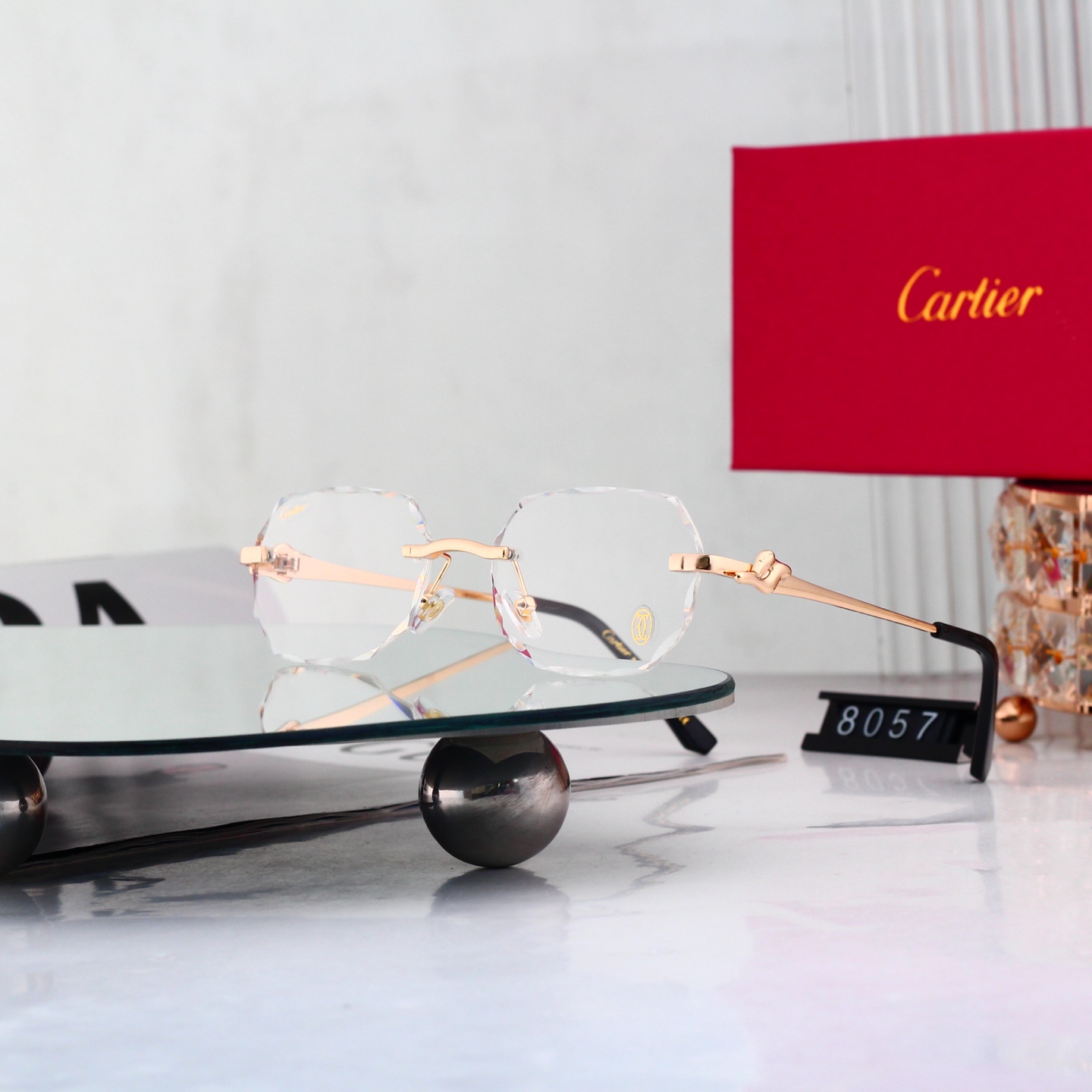 4 Colors Fashion Sunglasses 8057