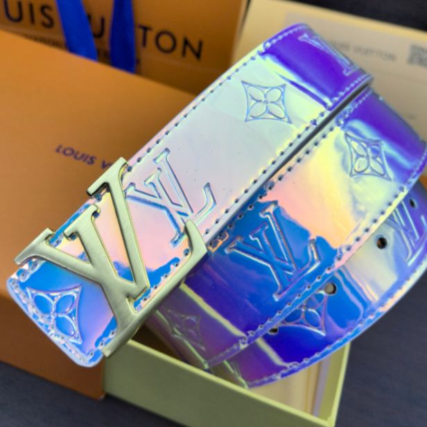 Unique and sparkling diamond belt