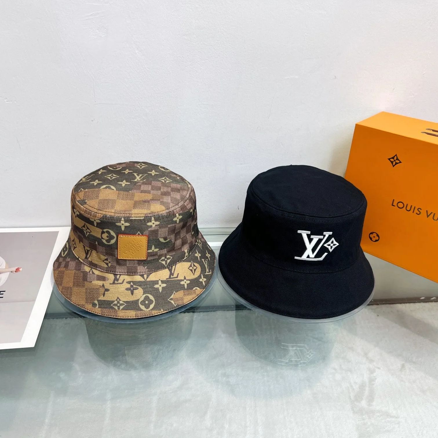 Classic reversible bucket hat