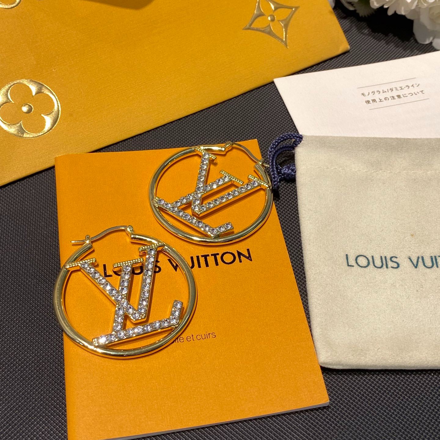 Classic round letter pendant earrings