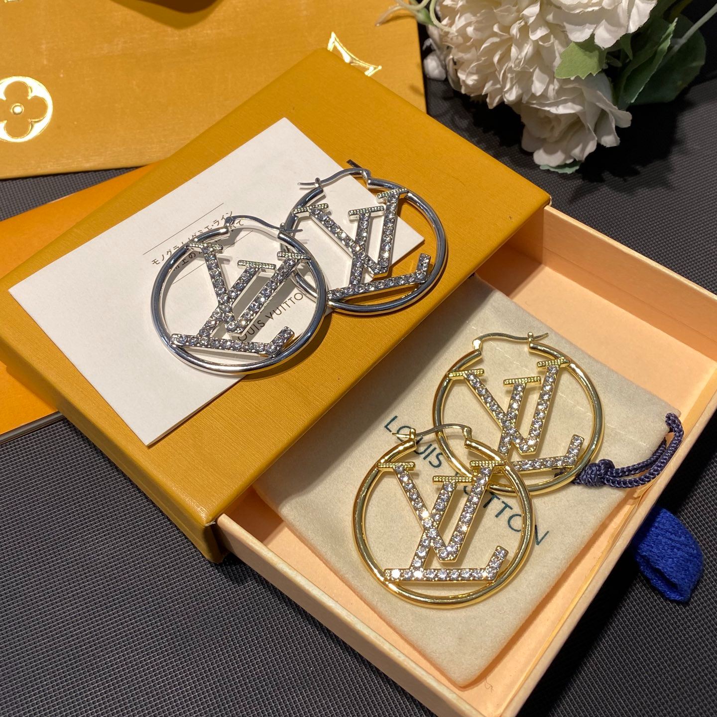 Classic round letter pendant earrings