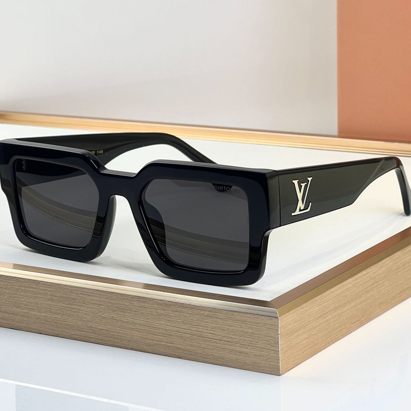 High-quality 8-color stylish square sunglasses
