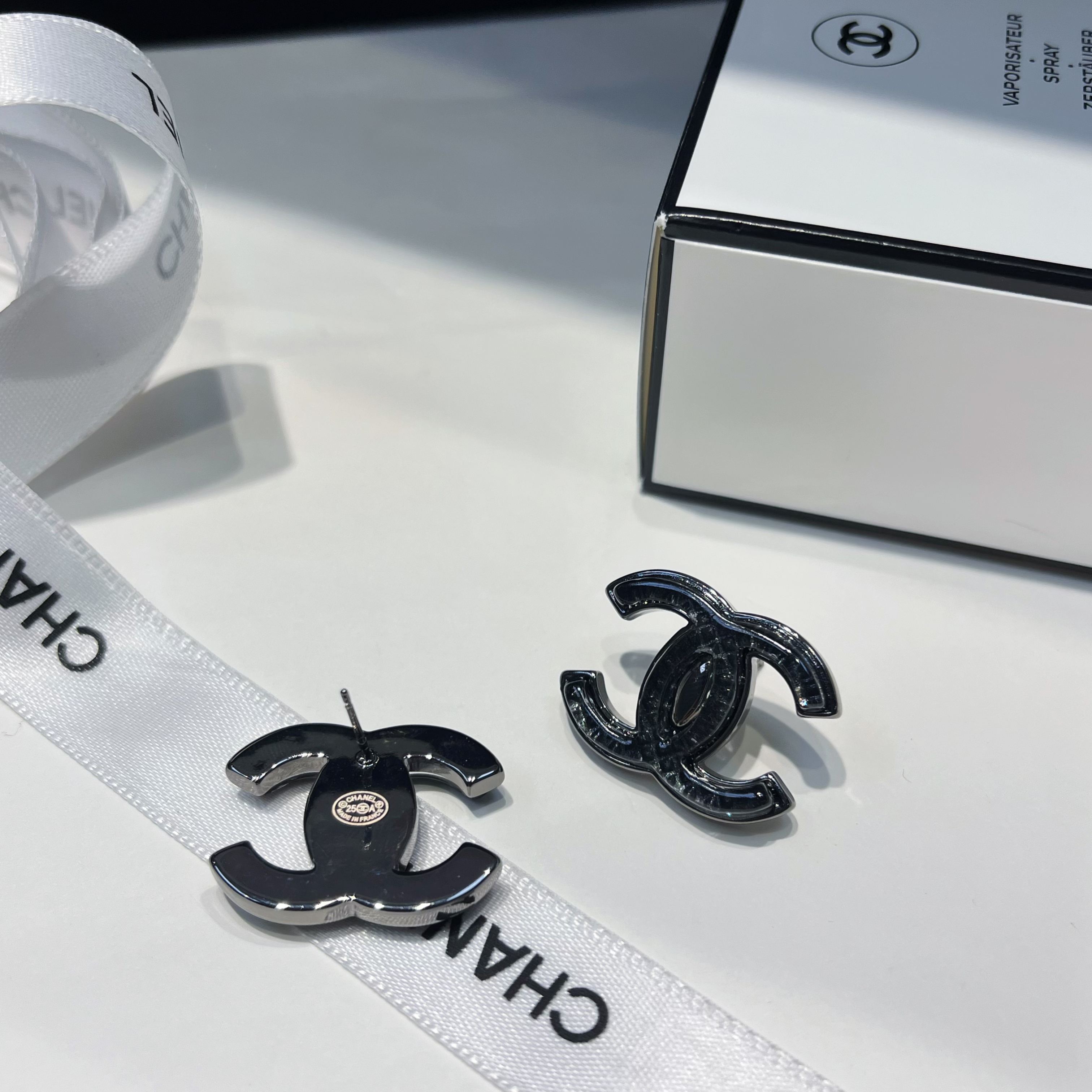 Classic black pendant earrings