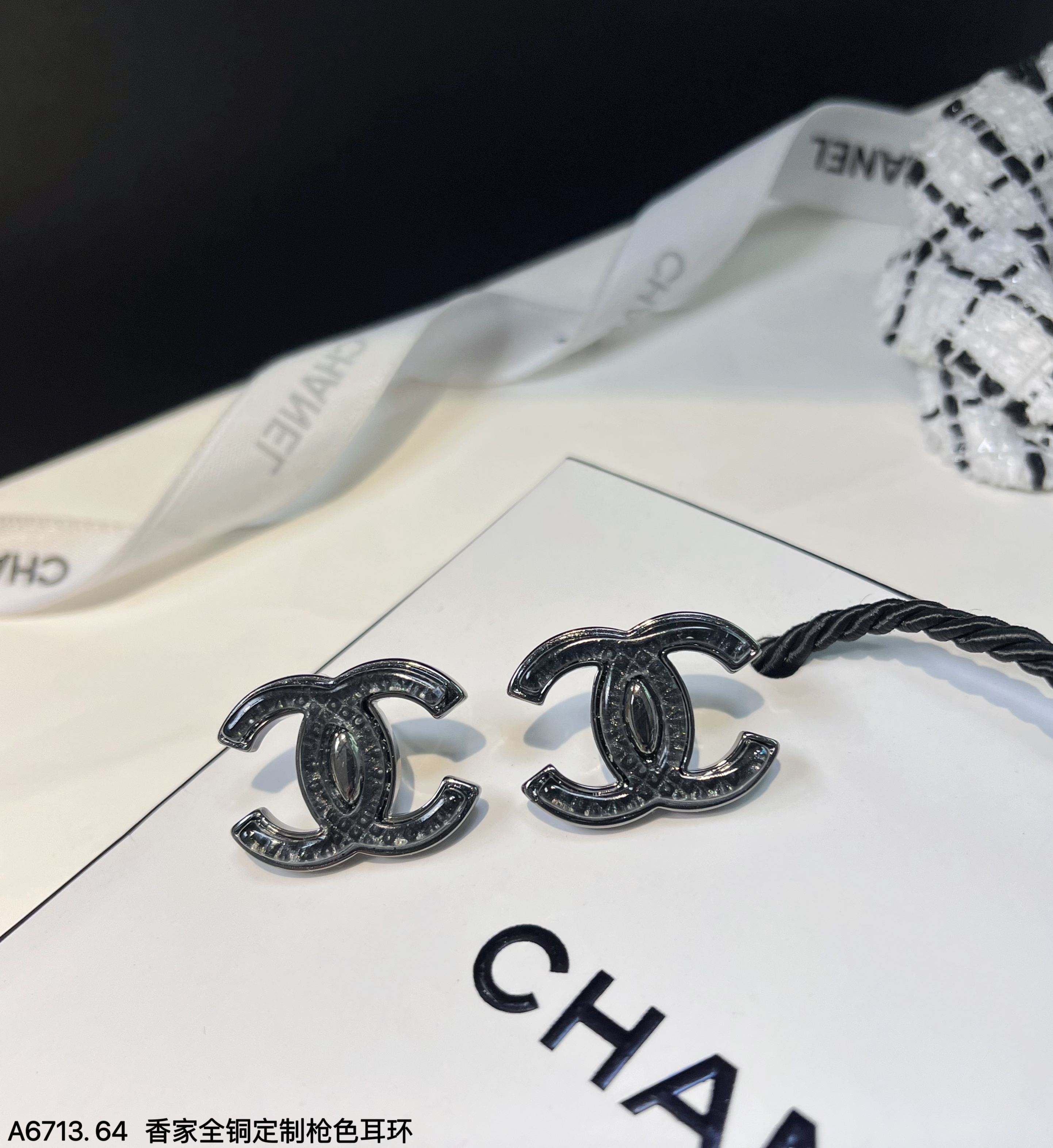 Classic black pendant earrings