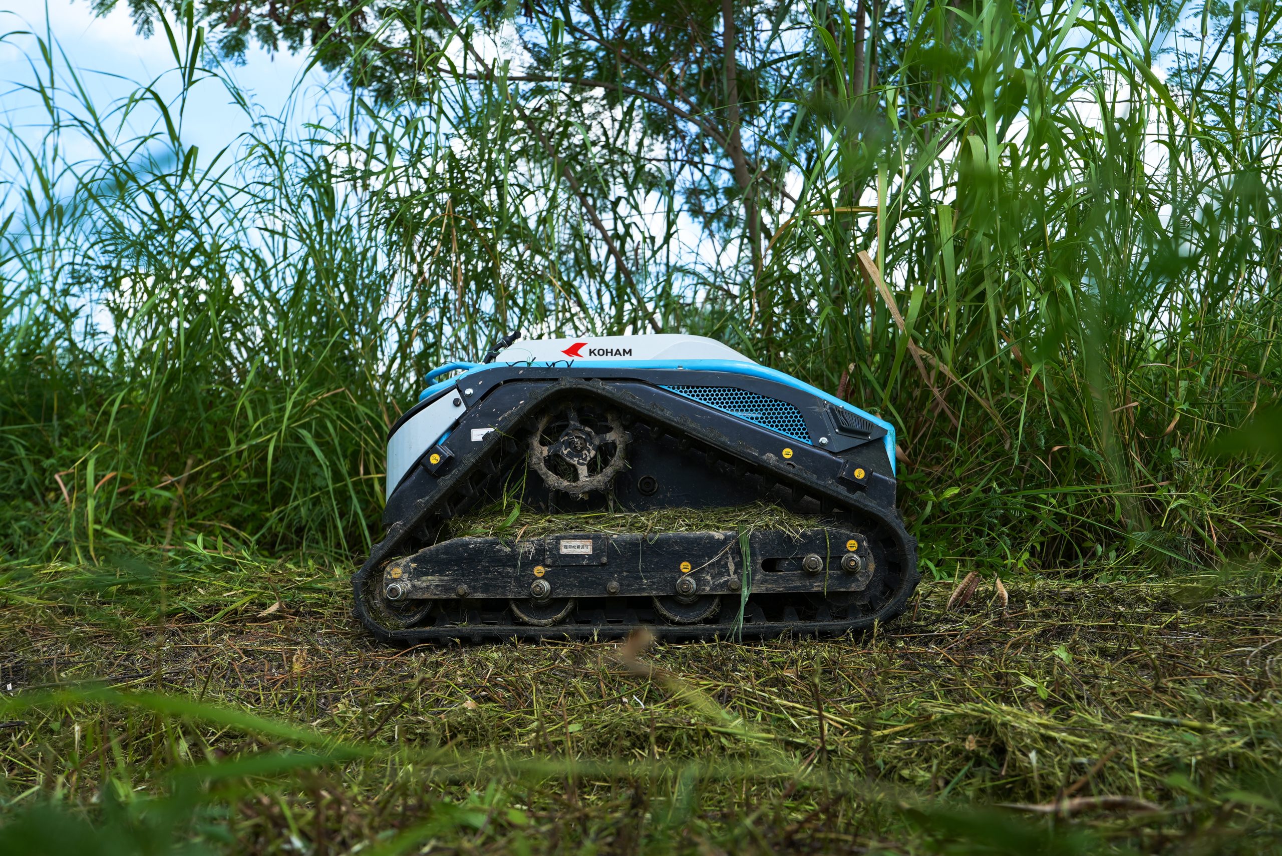 The KH-LM4827B is the best gas lawn mower for all terrains.