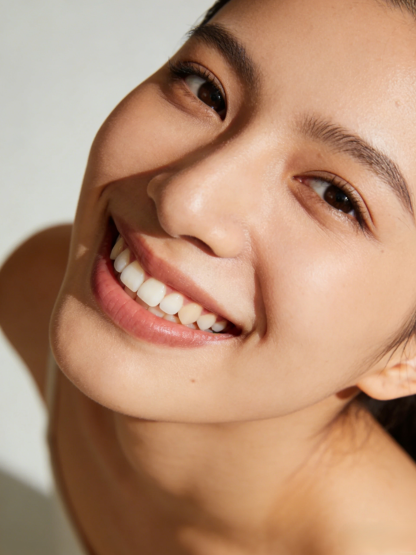 Celosvětově přes 300 000 uživatelů: souprava celkové kosterní podpory zubní protézy.