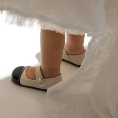 Color-block Metallic Finish Round Toe Flats - image 5