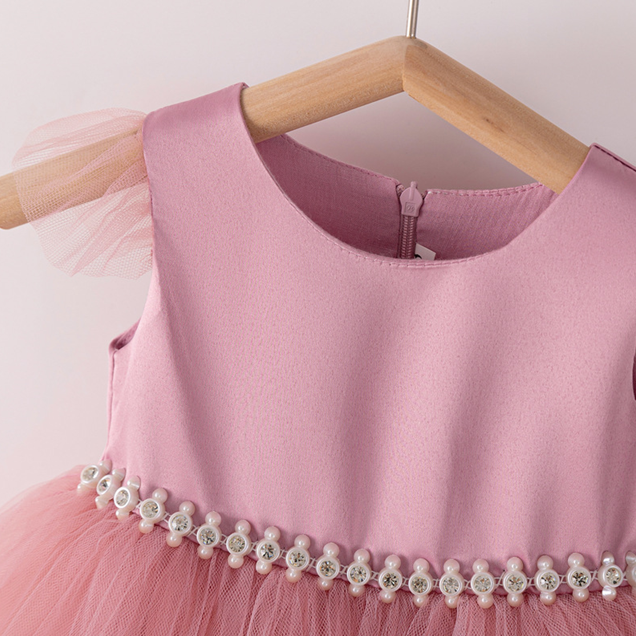 Mesh Lace Edge Pearl Sleeveless Midi Dresses - image 16