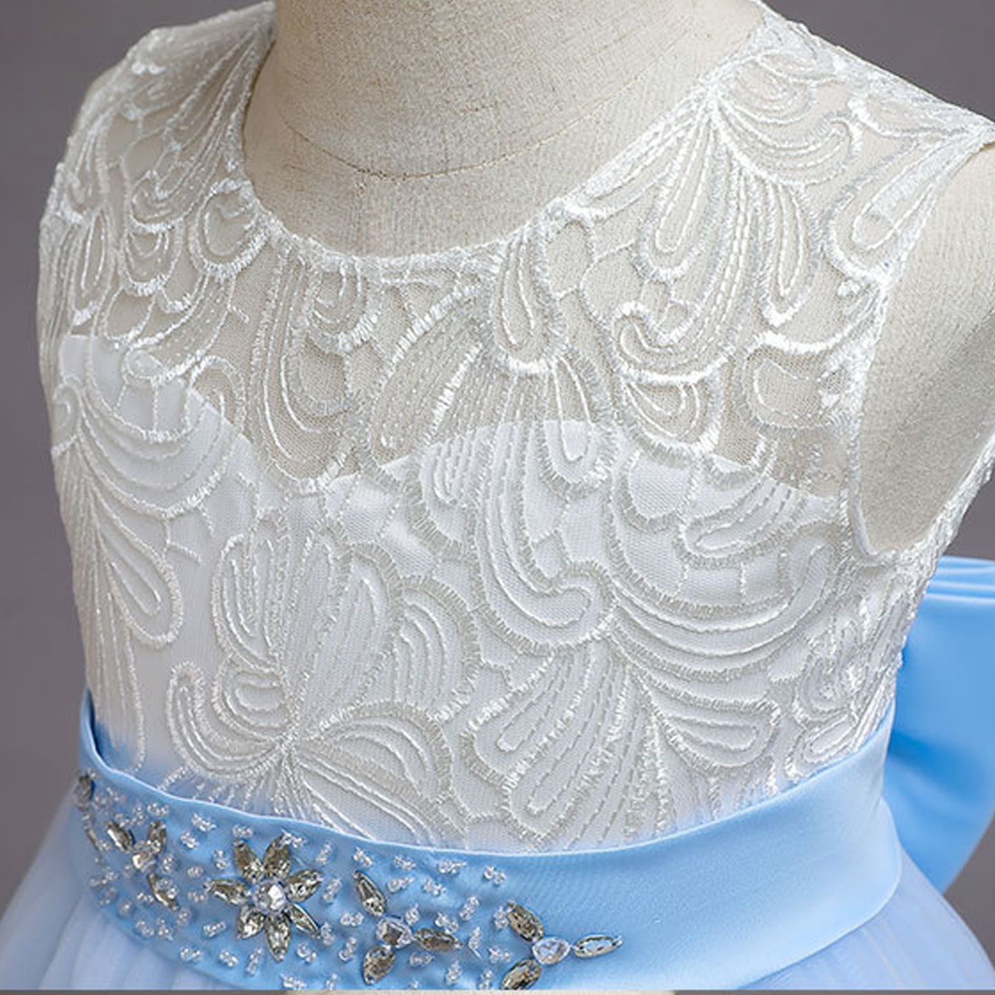 Mesh Bow Lace Sleeveless Maxi Dresses - image 9