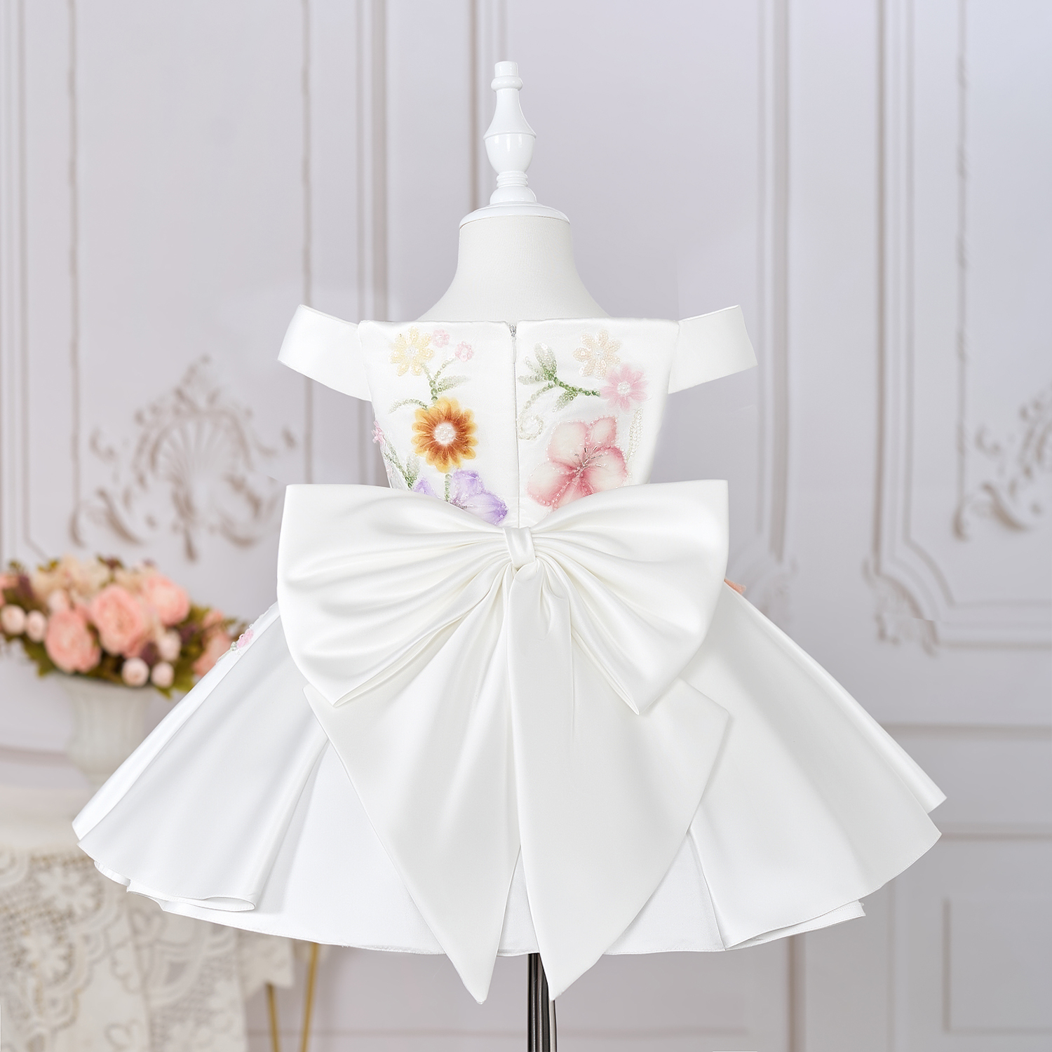 Satin Floral-embroidered Sleeveless Midi Dresses - image 4