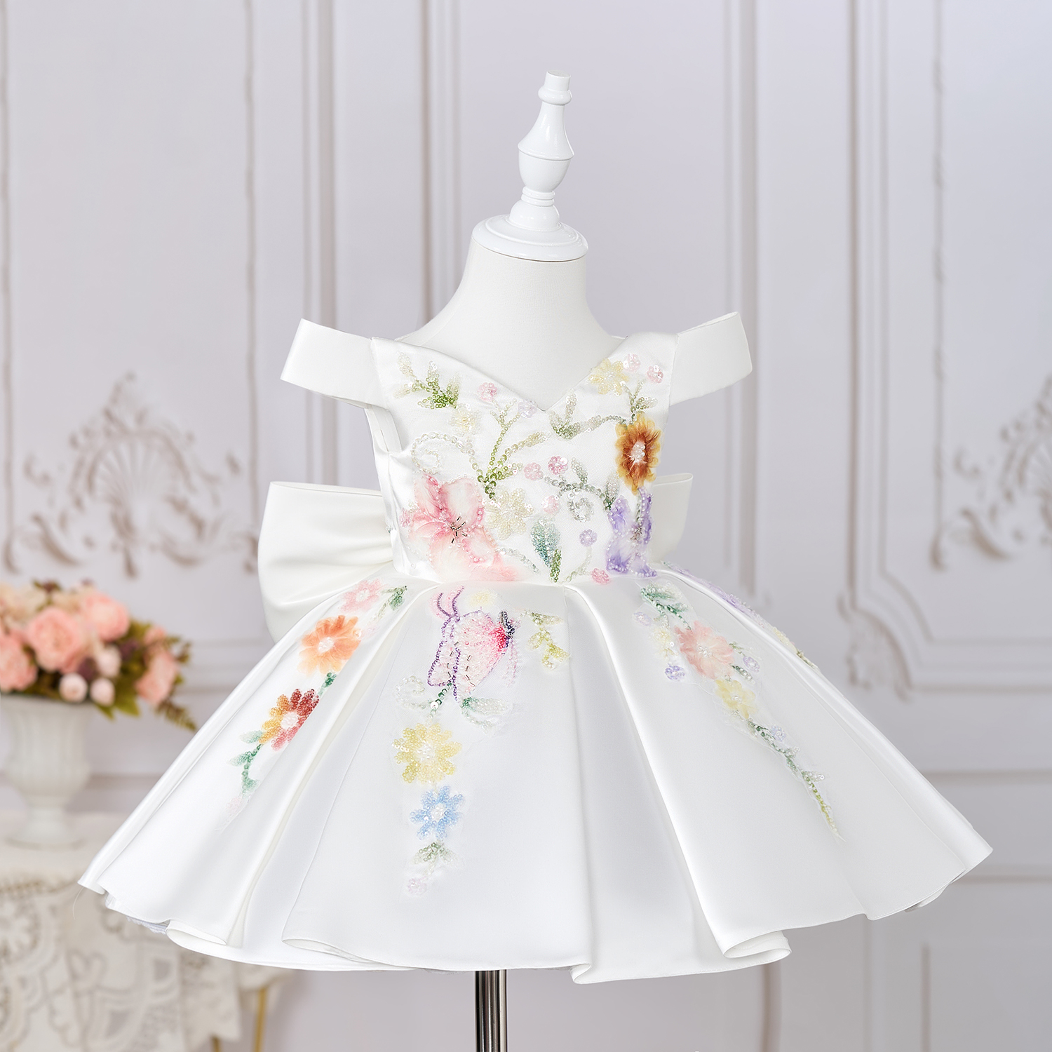 Satin Floral-embroidered Sleeveless Midi Dresses - image 5