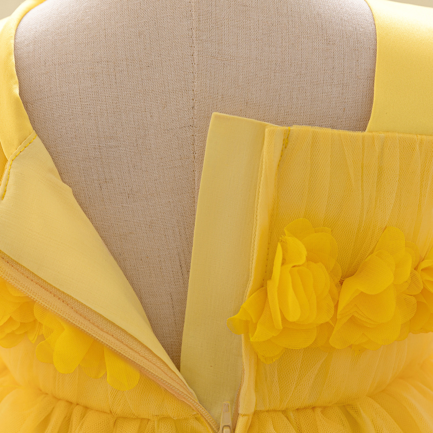 Mesh Rosette Sleeveless Midi Dresses - image 19