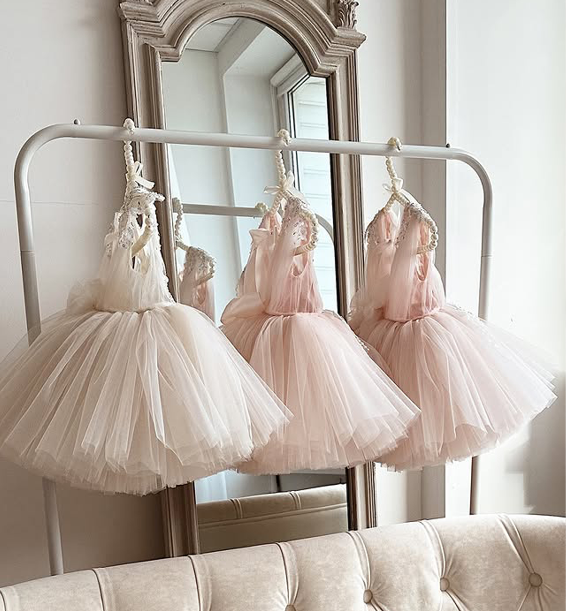 Mesh Applique Sleeveless Midi Dresses - image 4