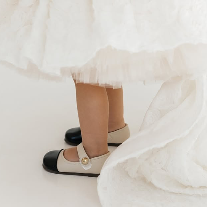 Color-block Metallic Finish Round Toe Flats - image 7