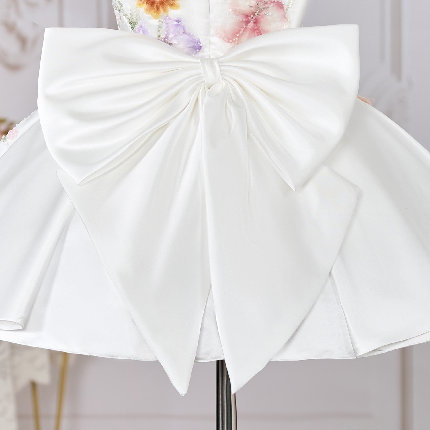 Satin Floral-embroidered Sleeveless Midi Dresses - image 10