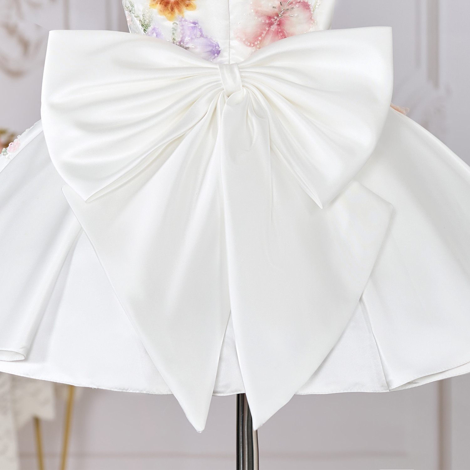 Satin Floral-embroidered Sleeveless Midi Dresses - image 10