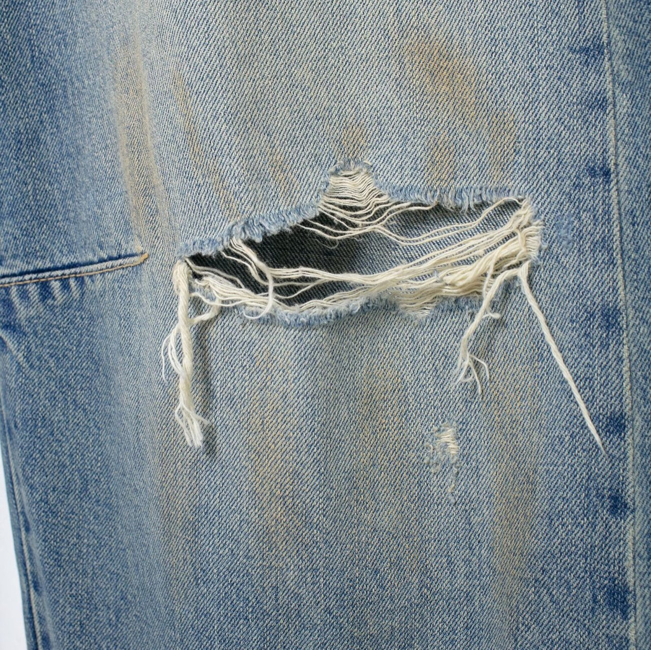 Women's mid-rise balloon-style loose-fitting ripped jeans