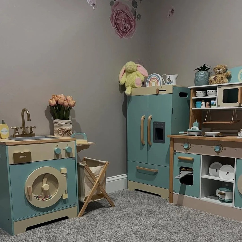 Wooden Laundry Playset