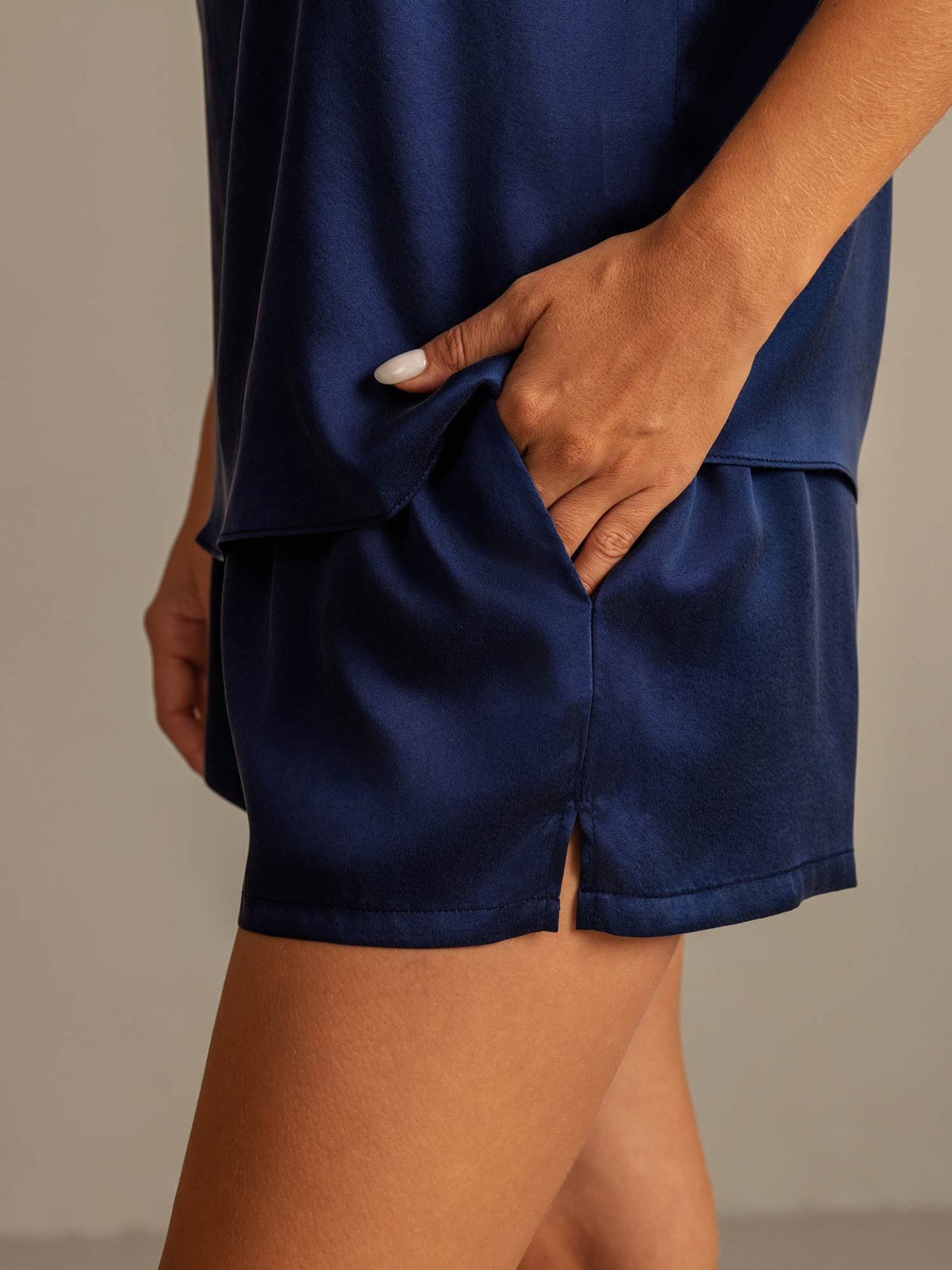 Momme Washable Silk Spaghetti Strap Round Neck Camisole Set with Side Pocket Design