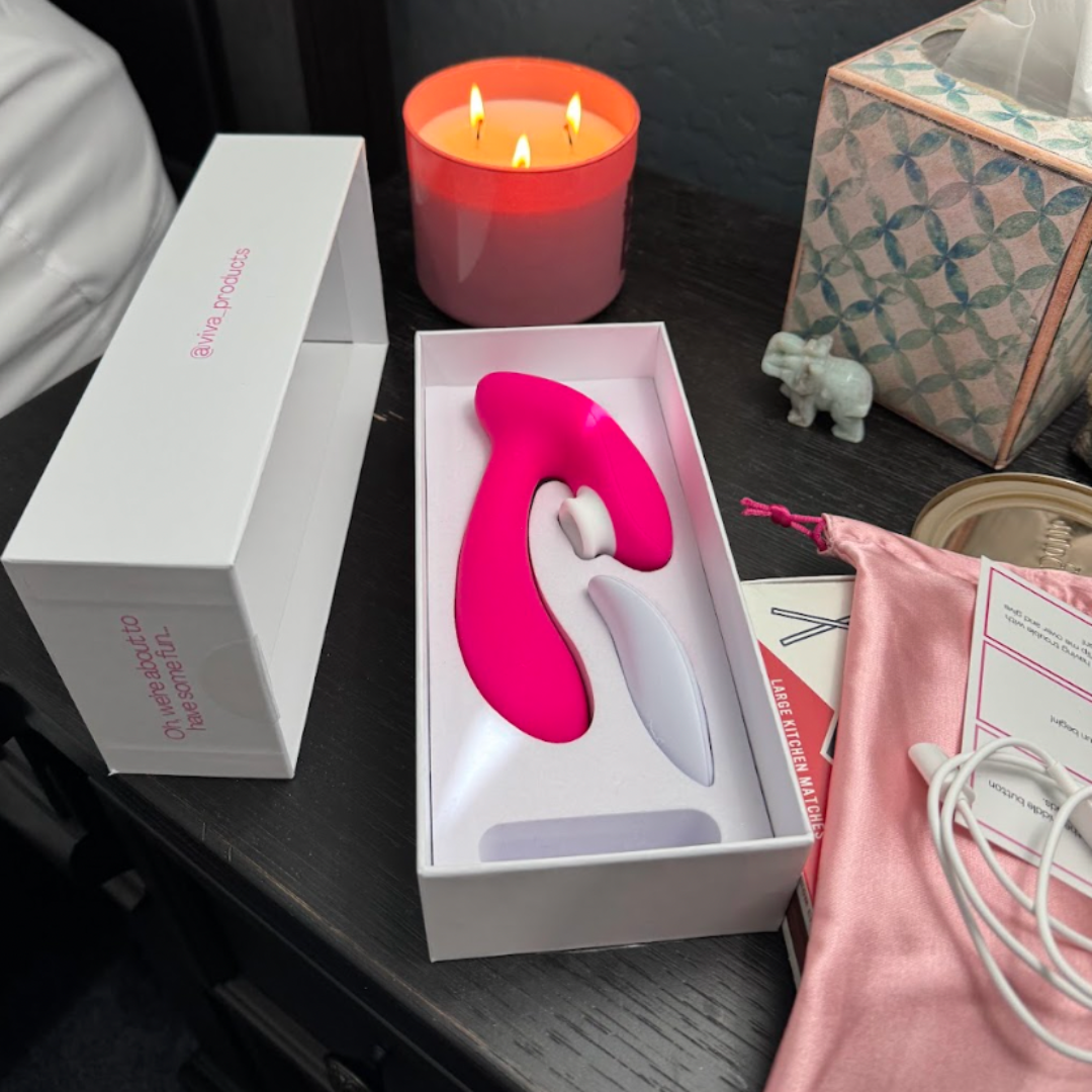 Clitoral Stimulator & Vibrating Dildo - Remote Control