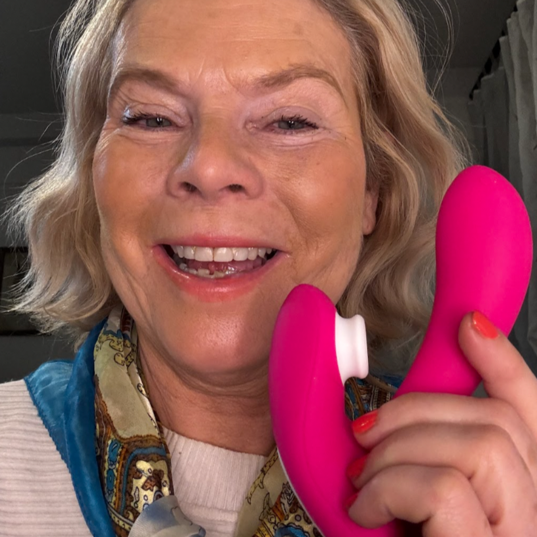 Clitoral Stimulator & Vibrating Dildo - Remote Control