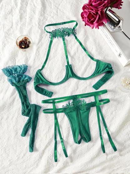 Christmas Sexy Lingerie Set, Backless Contrast Lace Design, Fitted Thin Fabric, Perfect for Halloween & Christmas Celebrations