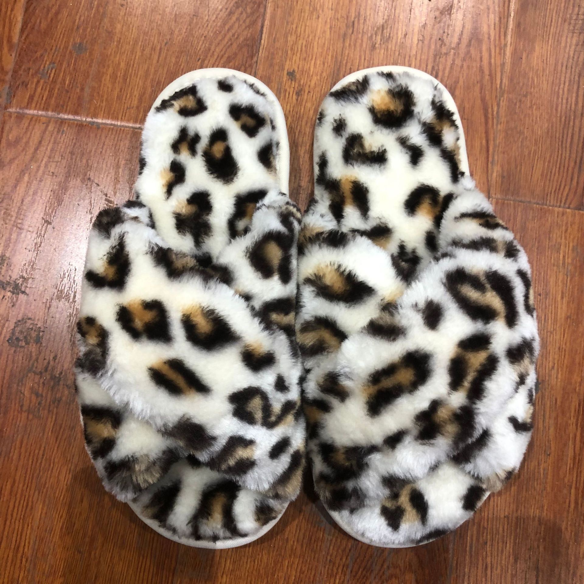 2025 Latest Style Women's Fur Slippers - A Must-Have for Winter