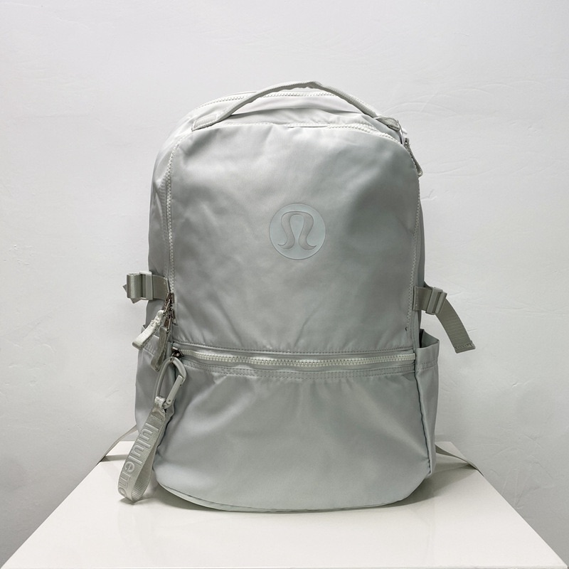 Stylish and versatile backpack, suitable as a college student's schoolbag and outdoor hiking pack