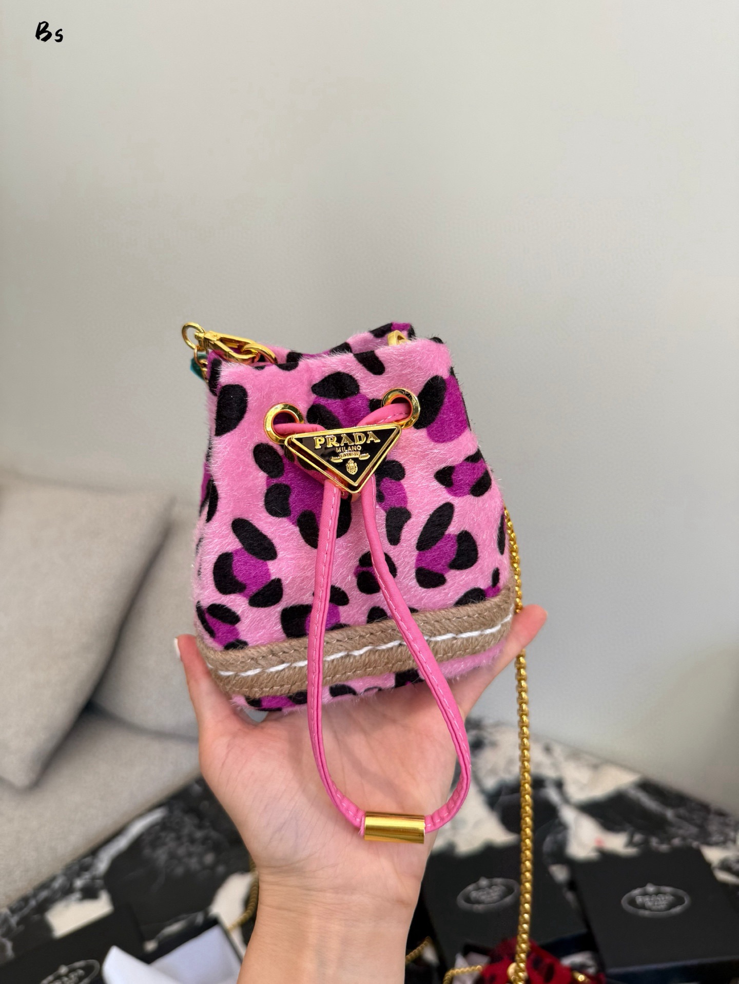 Fashionable and super cute small bag
