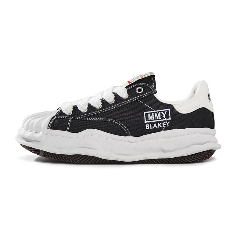 Bestselling canvas shoes