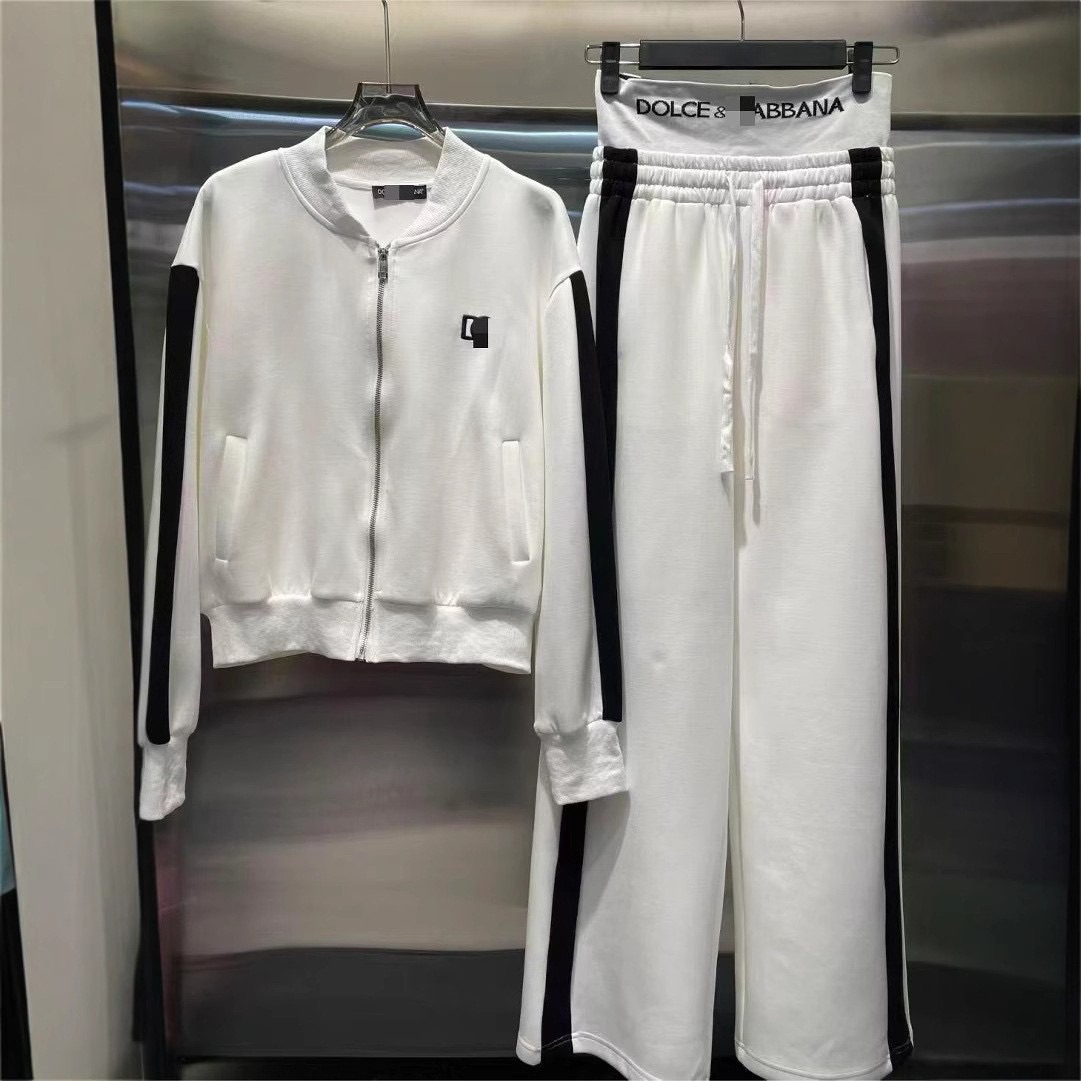 Fashionable casual athletic suit
