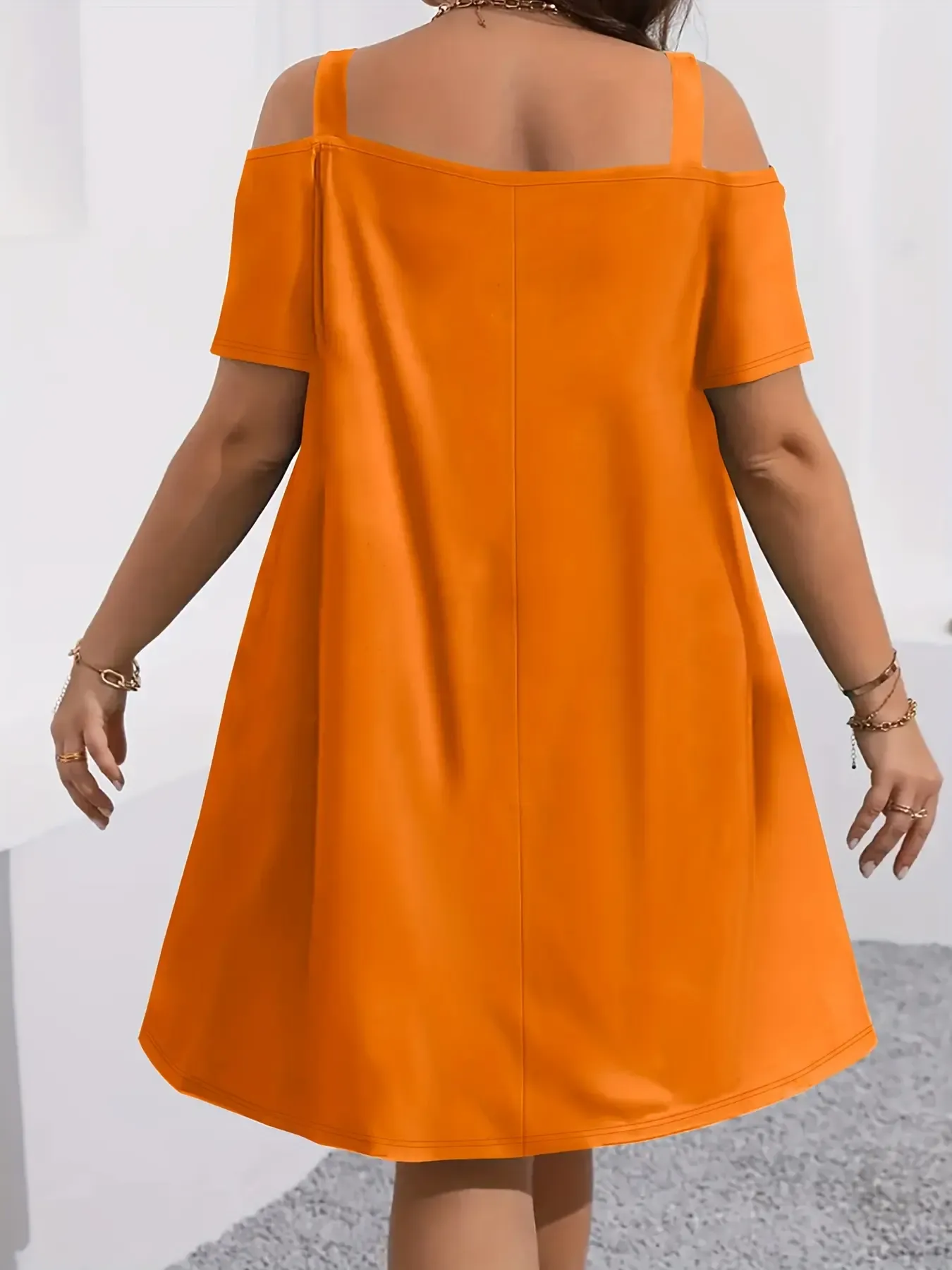 Plus Size Women's Round Neck Short Sleeve Shoulder Cut Out Fitted Casual Midi Dress, Comfortable Fabric, Perfect for Bridesmaids, Vacation, Travel