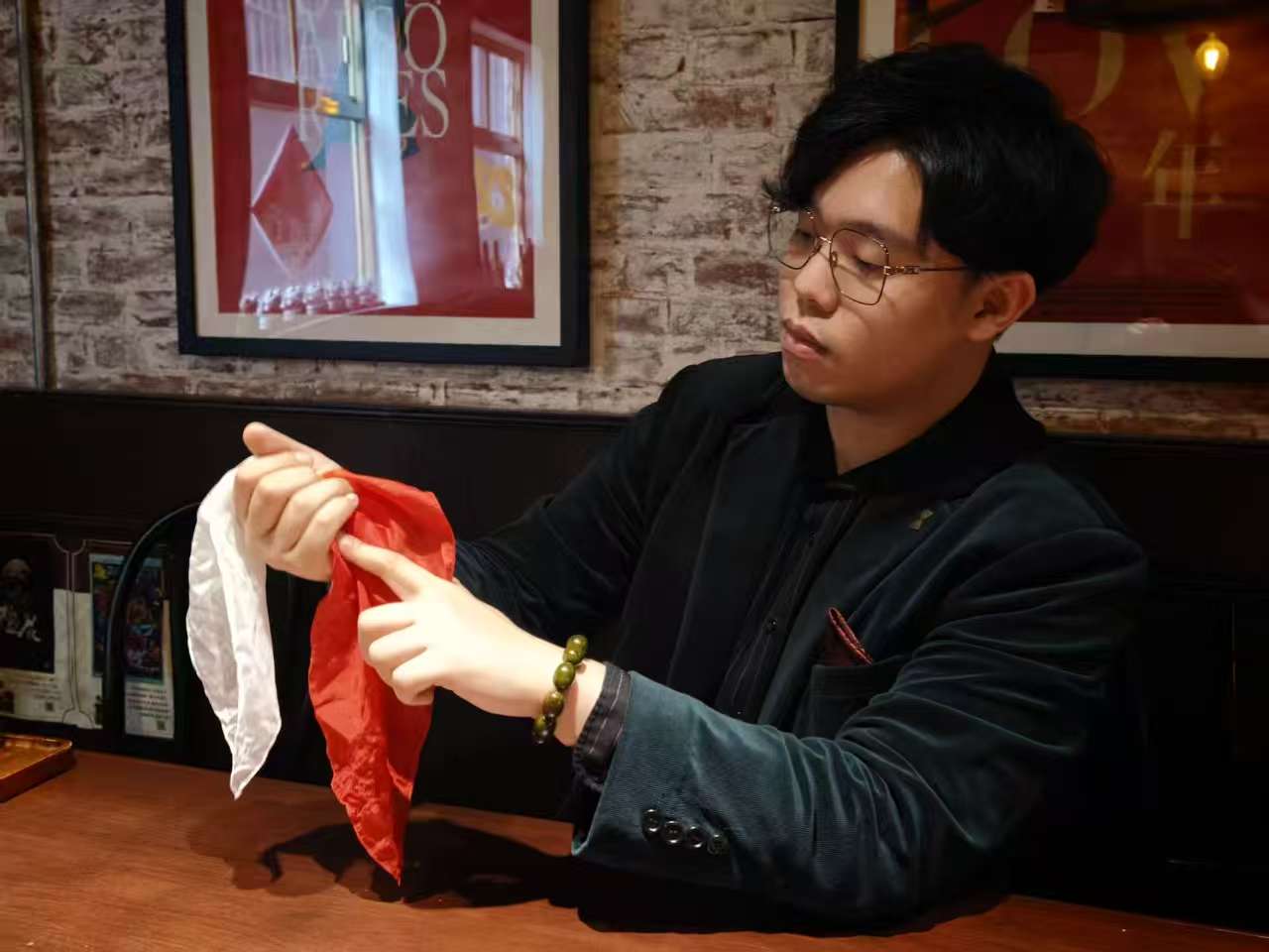 Red&White Beyond the Secret | By Ethan Yip & Hidden Magic