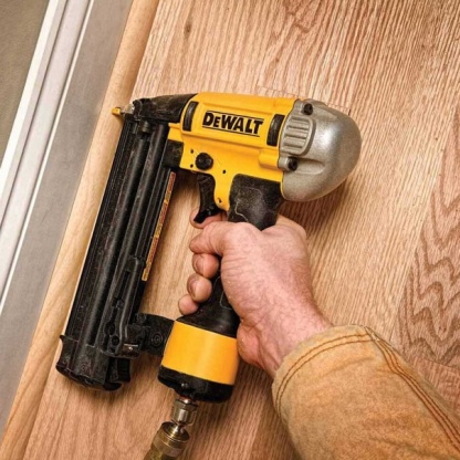 DEWALT 16-54mm Seria C1 18ga Precyzyjna gwoździarka pneumatyczna Bradder DPN1850PP-XJ