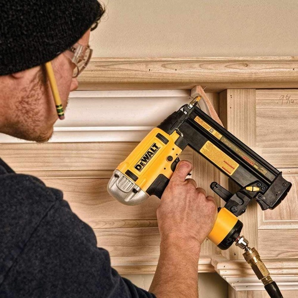 DEWALT 16-54mm Seria C1 18ga Precyzyjna gwoździarka pneumatyczna Bradder DPN1850PP-XJ