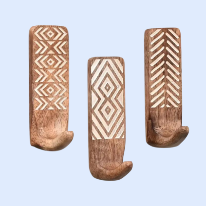 Masivní dřevěný věšák na kabáty, samostatný háček na oblečení a klíče do chodby