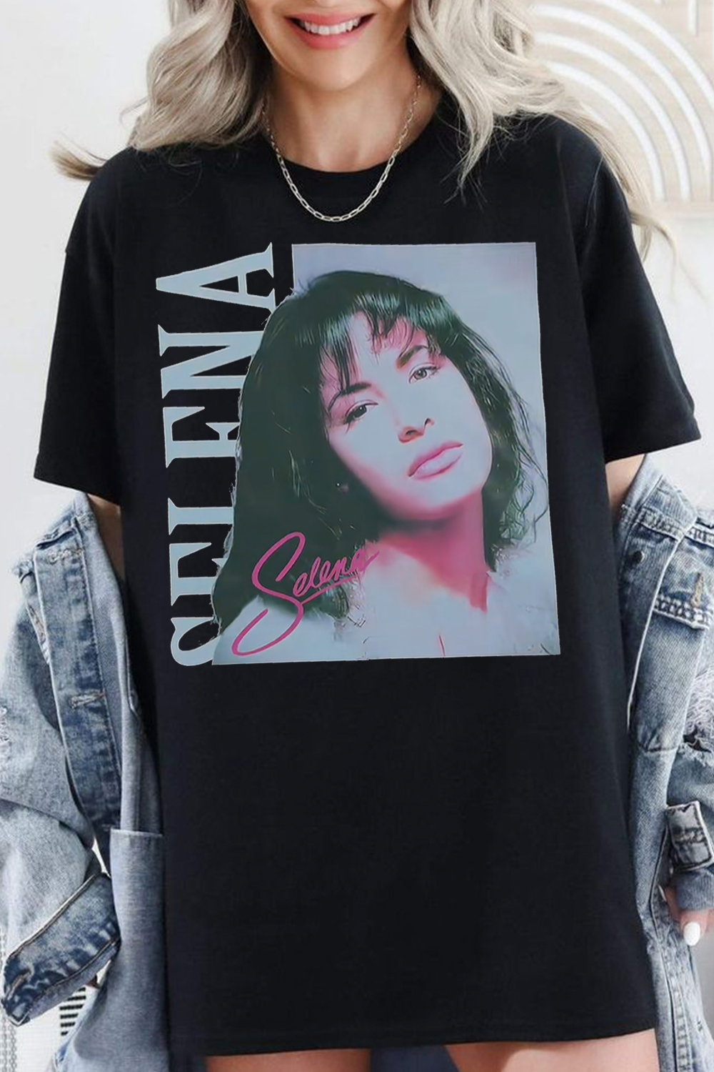 Selenaquintanilla T-Shirt